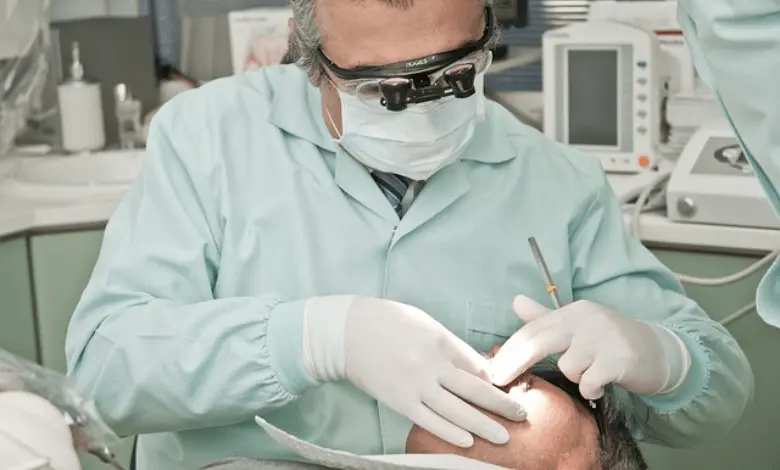 Leczenie kanałowe, znane również jako endodoncja