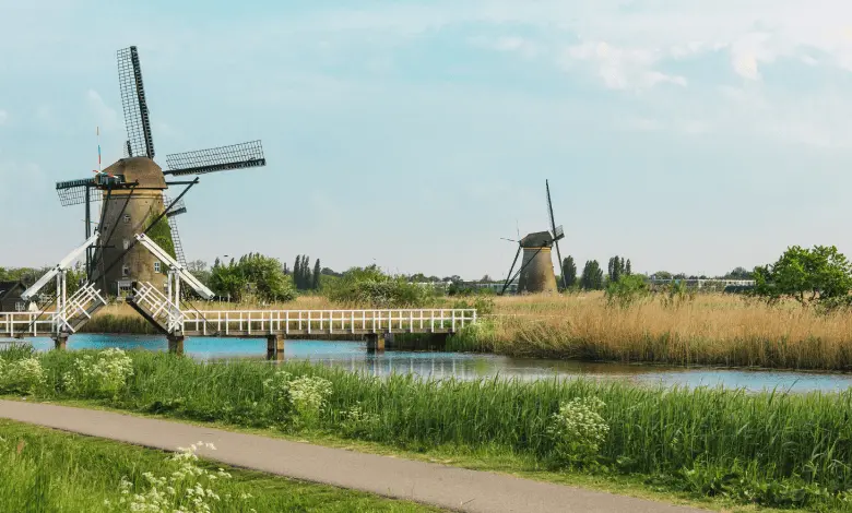 Najlepsze miejsca do odwiedzenia w Holandii: Przewodnik dla turystów