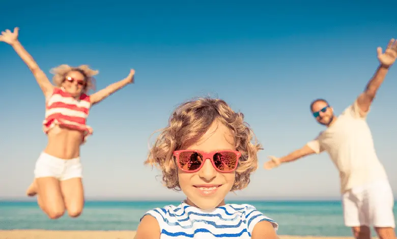 Pobyt nad morzem, z kolei na dzieci czeka część ogrodu z dużym placem zabaw i plażą nad pobliskim jeziorem.