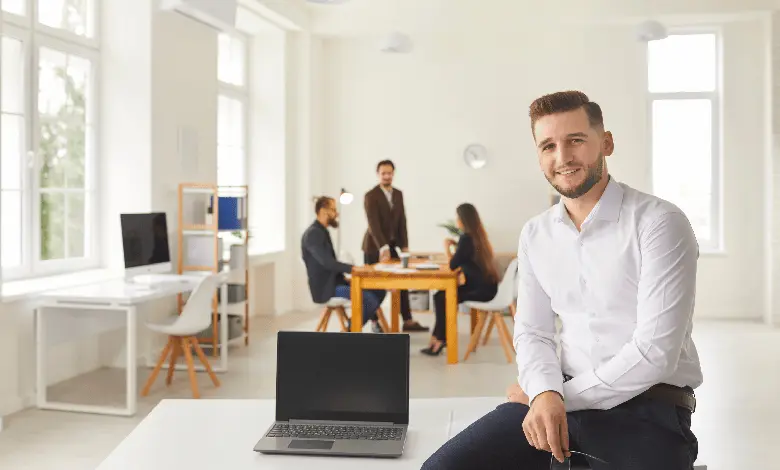 Programiści - osoby, które w języku programowania tworzą programy komputerowe. Dzień Informatyka - nie mylmy go z programistą.
